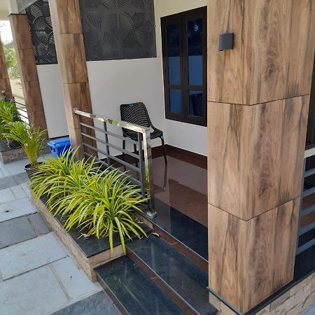 Milestone Inn Sultan Bathery Dış mekan fotoğraf